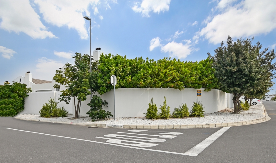 4 Bedroom Property for Sale in Sunningdale Western Cape